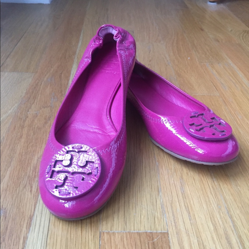 Tory Burch patent fuschia Revas